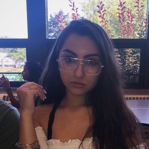 Meet your Posher, Yasmine